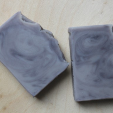 Lavender Fields: all natural vegan soap, made with a base of olive oil, addition of creamy cocoa butter and scented with soothing lavender essential oil.